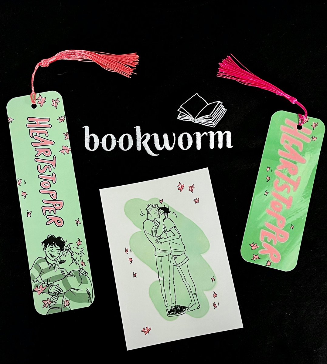 Love my new jumper and Heartstopper bookmarks <a href="/BookMarkChris/">BookMarkedByChris</a> they are amazing ❤️🧡💚💜💙