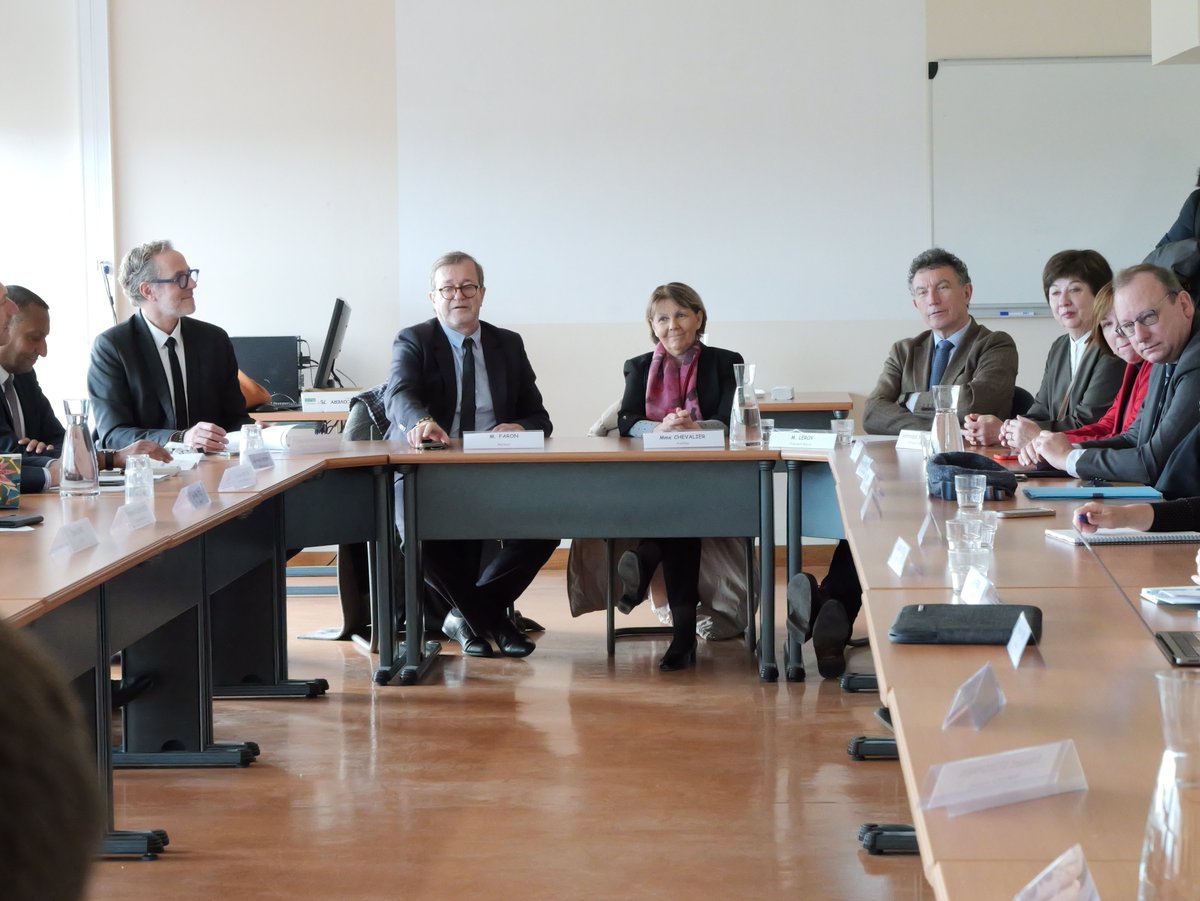 Aux côtés de Mme la préfète et de M. le président de région, le recteur <a href="/OlivierFaron/">Olivier Faron</a> s'est rendu au lycée M.Rudloff. Sécurisation, développement durable, cybersécurité : la visite a été l'occasion d'échanger avec les élèves et les équipes sur leurs ambitieux projets à venir.