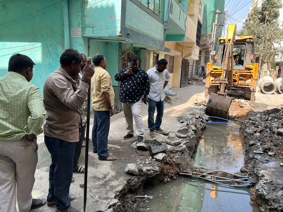 AimimBadaruddin's tweet photo. On the instructions of Br @asadowaisi Sb &amp; MLA @kausarmohiuddin Sb Mohd Ameeruddin inspected ongoing work of NP3 pipeline at ahmed colony Golconda division along with GHMC Officials primary unit president and other residents. https://t.co/59CsBaEP2r