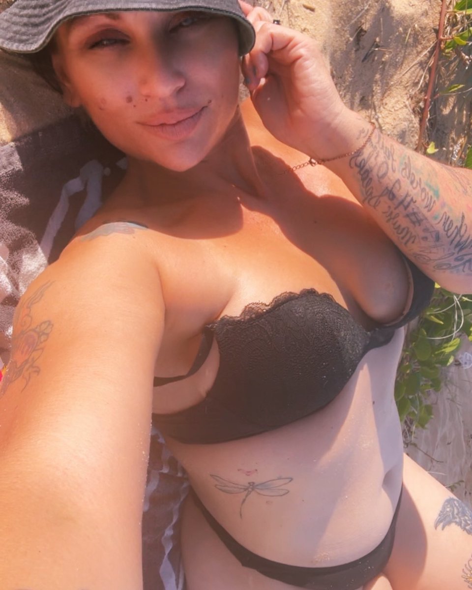 Hello From #sunshinecoast #Australia 👋
I’m only have tanned as I have been hiding haha 😂 #halfbaked 
I’m a Mumma of 6 kids ! 
And I’m only just working @Twitter ..whoops…. I mean X out lol 😂 
#Aussie #mumma #summer #weightlossjourney #bikini #chubby #HealthyHabits