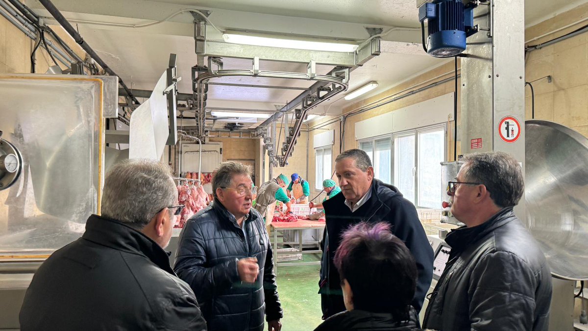 pueblosdesayago's tweet photo. Visita de autoridades a la fábrica de @Puenterobles  en Fermoselle https://t.co/YjaPPk689C https://t.co/21tpsQljmq