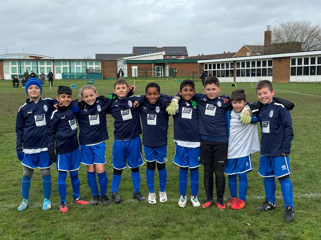 EPFC03's tweet image. Our new U10 whites ⚽️🔥 thanks to @TSRLTD_ for supplying the kit and 1/4 zip tops 👌 #EPFC