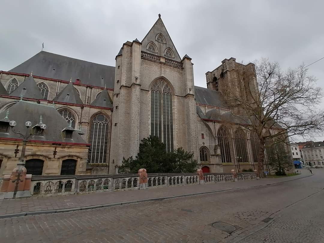skymanuelima's tweet photo. Na cidade de Gante ou Genth, na Bélgica, das várias igrejas ali existentes o destaque vai para: A Igreja de São Nicolau, um dos marcos mais antigos e proeminentes do século 13 como um substituto para uma igreja românica anterior. #igrejas #Gante #Genth #Bélgica #travelphotography https://t.co/HbWtXhMUIF