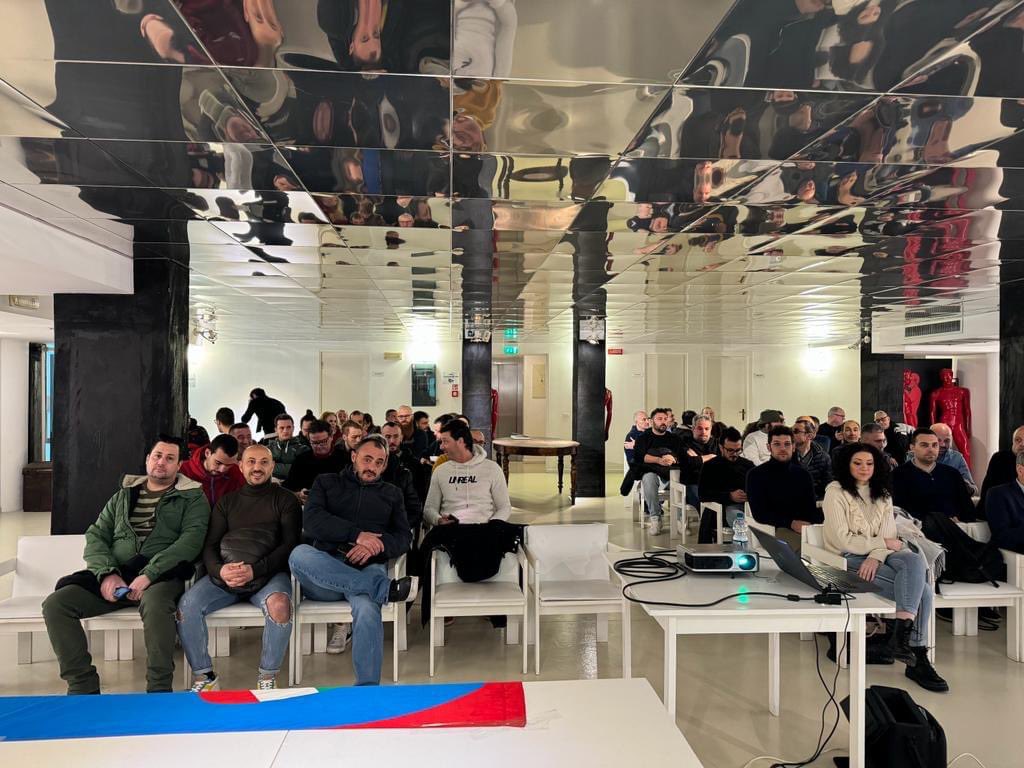 E' iniziato questa mattina il Consiglio territoriale della #Uilm Pesaro-Urbino alla presenza del Segretario generale, <a href="/RoccoPalombella/">Rocco Palombella</a> 🔵🔵🔵