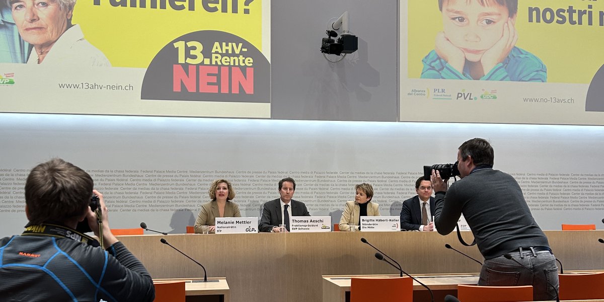 Nein zur unüberlegten Initiative für eine #13AHVRente! «Eine Rentenerhöhung nach dem Giesskannenprinzip erfüllt den Handlungsbedarf in der #Altersvorsorge nicht und belastet den Generationenvertrag», meint @doppel_m an der Medienkonferenz des überparteilichen Komitees @ZSichern.