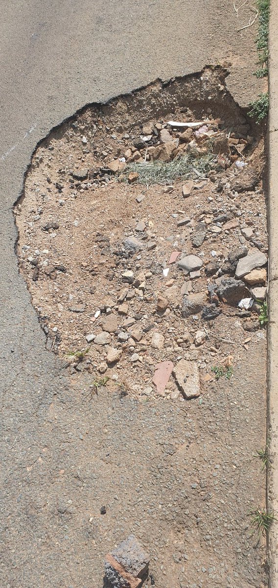 ThamiTNk's tweet photo. @MyJRA 

Potholes require urgent attention at Rock Alder Road:

PX46+QCQ Johannesburg South

-26,2930342, 27,9611056 https://t.co/O3RJoF0nQJ