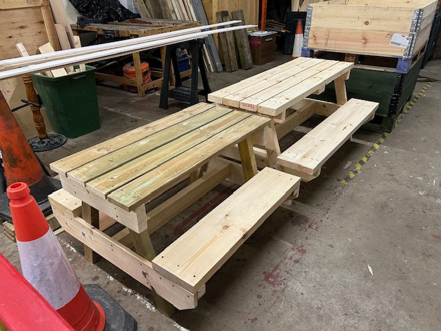 The Community Payback Unpaid Work Team recently dismantled the bird hide at Gartmorn Dam for the Rangers in preparation for  replacement. They've also built picnic benches for Sauchie ELC: orlo.uk/yYav7