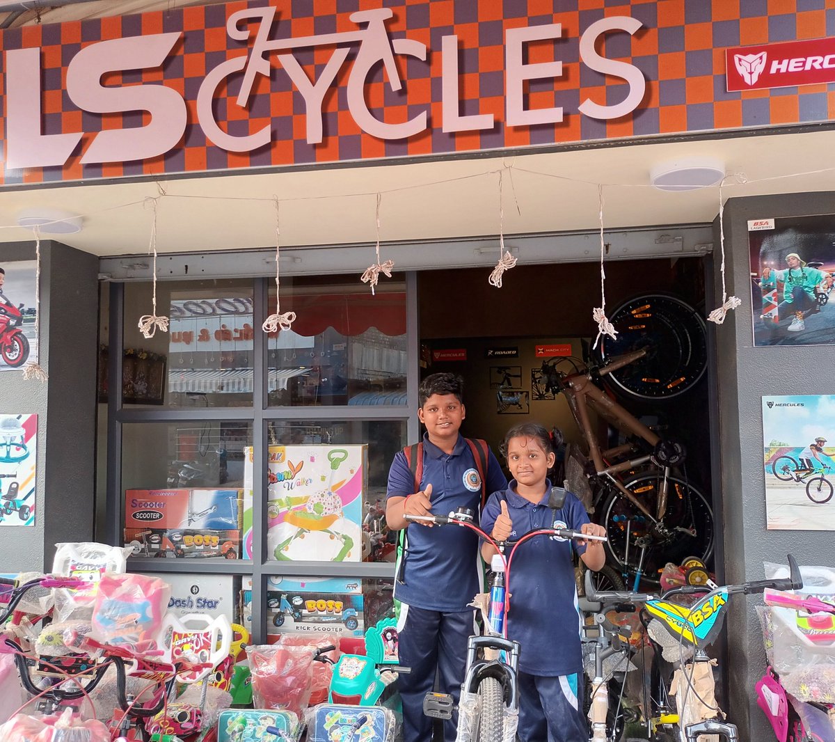 #LScycles 🚲 
#Madurai #NammaMadurari

ReadyToRiide
Mother special gift to thie Kids 

#MyFirstCycle #HappyFamily #HappyCycling #Healthy