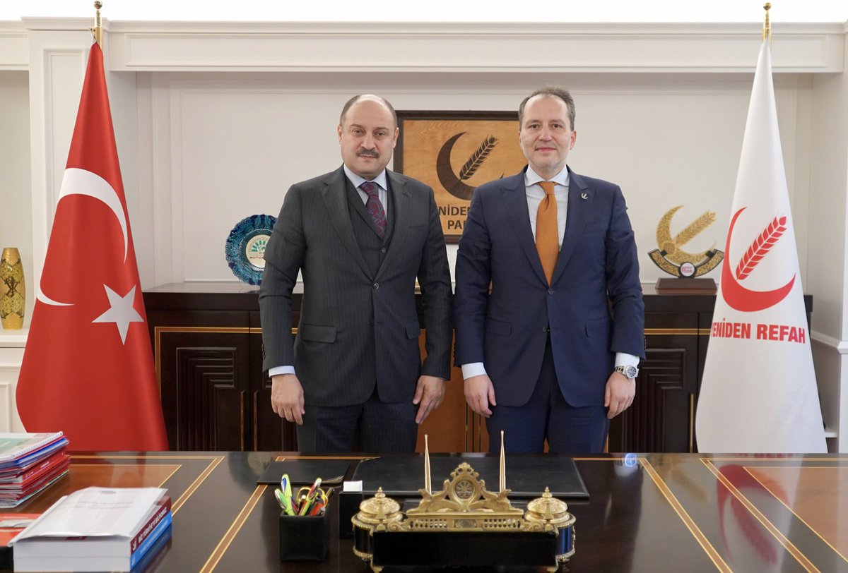 Cumhurbaşkanı Danışmanı, Ak Parti MKYK Üyesi, 24-25-26-27. Dönem Ak Parti Şanlıurfa Milletvekili Kasım Gülpınar Yeniden Refah Partimize katılarak Şanlıurfa Büyükşehir Belediye Başkan Adayımız oldu. Başkanımıza hoşgeldiniz diyor, başarılar ve hayırlı hizmetler diliyoruz.