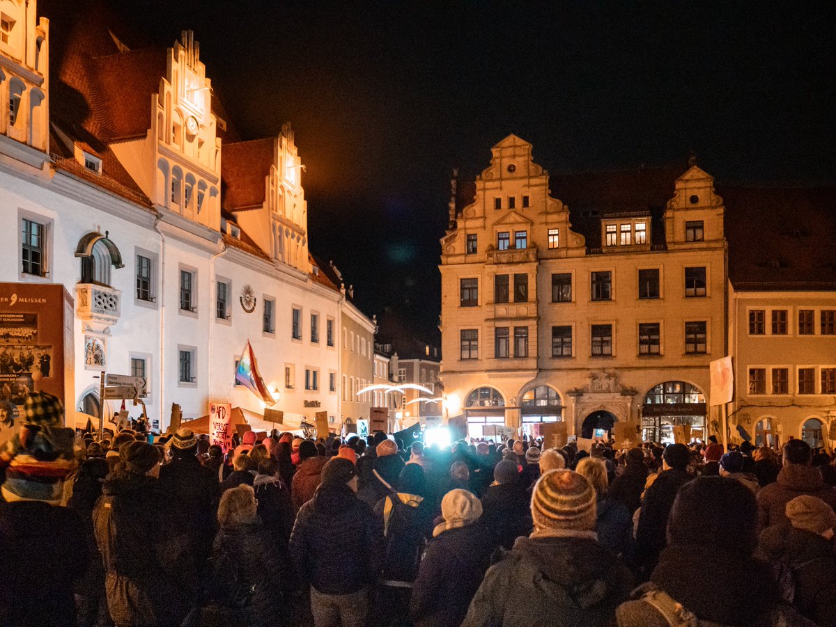 #Meißen erhebt sich für Menschenwürde - Wir bedanken uns bei allen Beteiligten - ca. 700 Menschen waren anwesend.