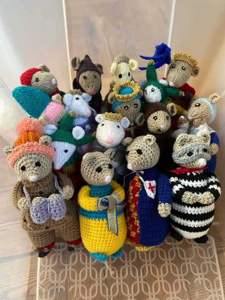 The Flamstead mice have been on their travels!They left St Leonard's Church for the day for a special photoshoot. These photos will be used in our brand new explorer packs for young visitors as well as popping up on our website! Keep your eyes peeled ! 👀