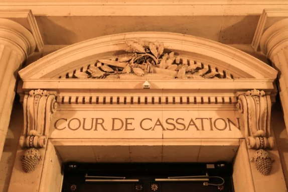 Option_DA's tweet image. Manquement à la réglementation LCB-FT et concurrence déloyale : une décision inédite rendue par la Cour de cassation

▶️ shorturl.at/asN67