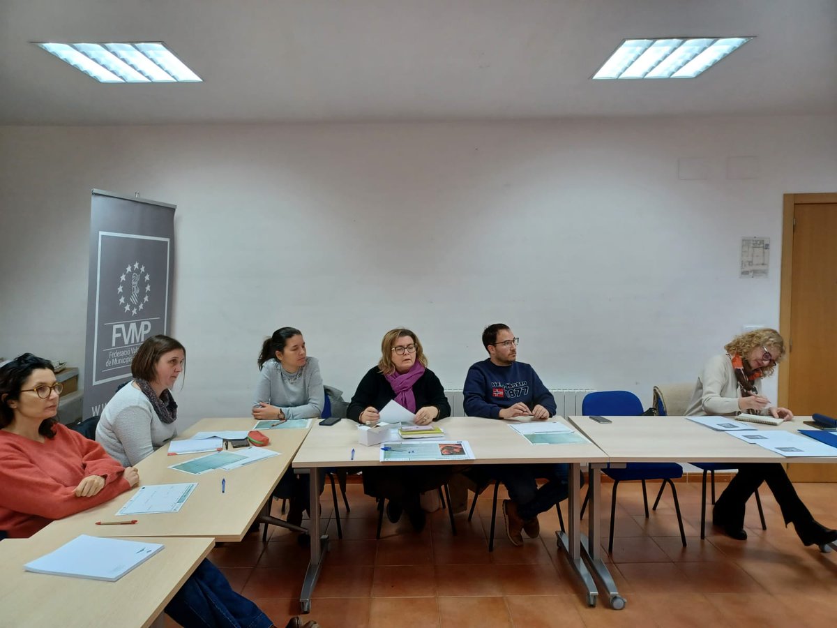 🗣️ Hoy estamos en la Mancomunidad de Els Ports, en el municipio de Vilafranca, realizando la segunda sesión de co creación en torno a la experiencia turística del fuego y les “ Fogueres de Sant Antoni”. Una de las tres vivencias que la FVMP propone en el Proyecto RETTURN.