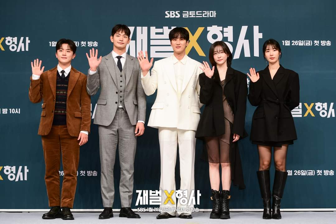 [PRESS] #FlexxCop cast members during the press conference today. Are you for some action-packed series? "Flex X Cop" premieres on January 26 via Disney+ 📸 @SBSNOW #SBS새금토드라마...