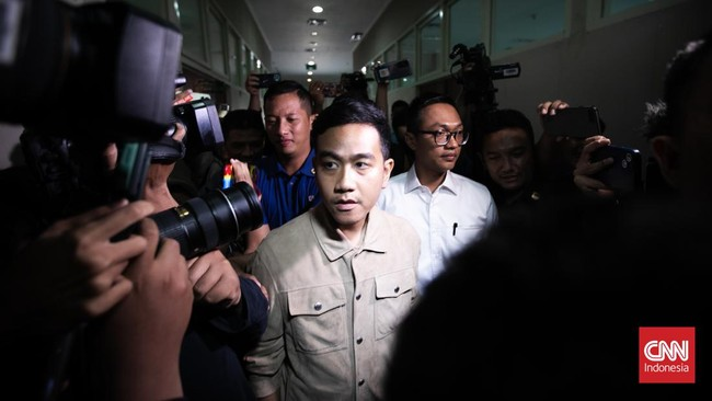 Da_Di_Do_Do's tweet photo. @pandji G diedit aja sepintas mirip bg 😂😂😂 https://t.co/SPQfQEWmuM