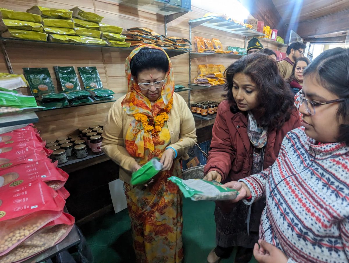 CdoDehradun's tweet photo. Visit of Hilansh outlet in Vikas Bhavan by Hon'ble MP Ma'am and CDO Dehradun https://t.co/KfQrmlKofL