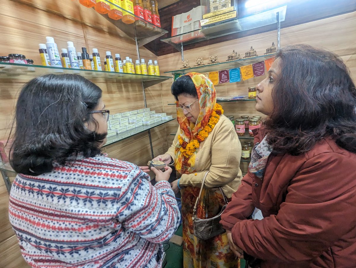 CdoDehradun's tweet photo. Visit of Hilansh outlet in Vikas Bhavan by Hon'ble MP Ma'am and CDO Dehradun https://t.co/KfQrmlKofL
