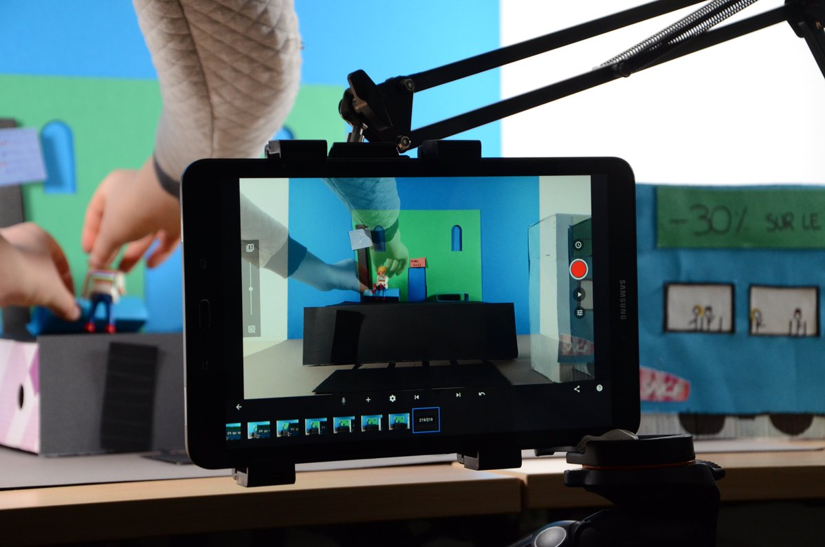_CITIA's tweet photo. #UneAnnéeEnMouvement🎡 ​
🗓️ #CITIA vous accompagne en 2024 &amp; vous en apprend encore plus sur le #cinéma d'#animation avec notre dispositif d'Education à l'Image.​
🪩 Chez nos partenaires : l'expo Laguionie au #musée du film d'animation &amp; le festival Hors Pistes du Brise Glace. https://t.co/ExuZ92LmUX