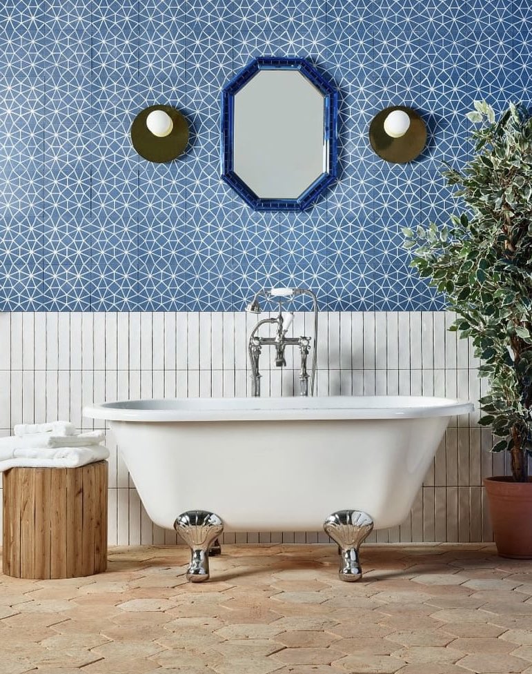 Our traditional baths are manufactured from double skinned Lucite acrylic and comes in a high gloss finish. Our freestanding baths are available with a choice of three foot designs. To view our range of baths and feet please visit: bayswaterbathrooms.co.uk/our-range/baths 📸 @Darrenchung74