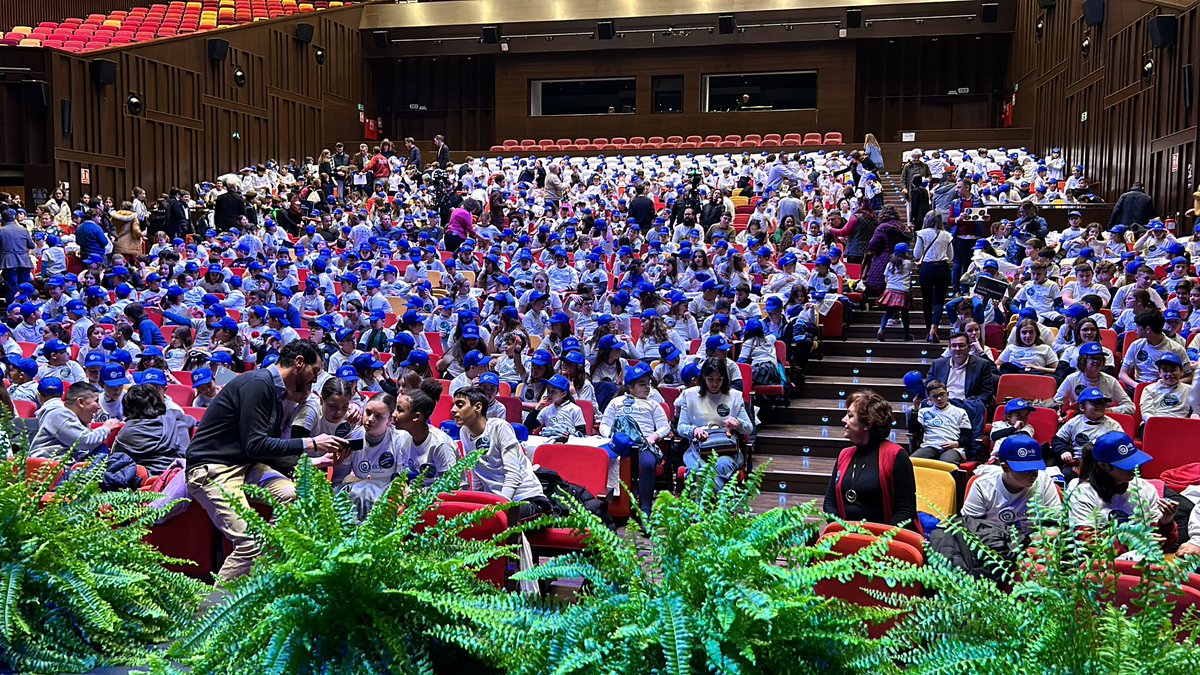 Elegimos la Tierra! Concurso escolar donde el alumnado defiende su proyecto de sostenibilidad #EA participamos como jurado ! SUERTE A TOD@s !!! <a href="/SEO_BirdLife/">SEO/BirdLife</a> @EnergiaEDP <a href="/caminoescolar/">Camino Escolar</a>