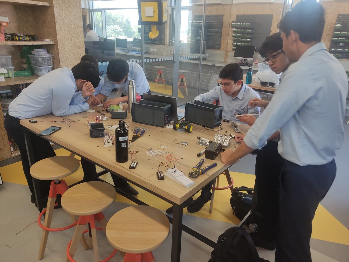 DColLearning's tweet image. A joy to see the Maker Space in the Jafar Centre coming into fruition! Students building Fibonacci clocks, exploring hardware and learning from one another. We cannot wait to see how this space develops over time!👌🏽
Great work Maha and @DCol_CompSci! @GAJArchitects