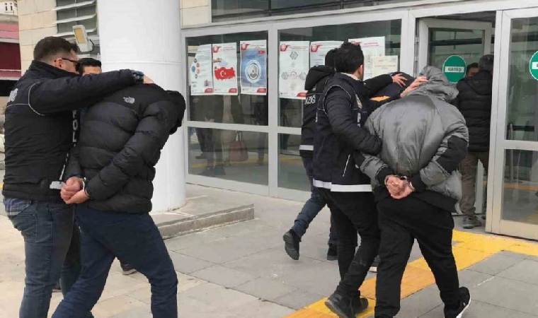 Gümrük sahasında uyuşturucu ve kaçakçılık operasyonu! cumhuriyet.com.tr/turkiye/agrida…