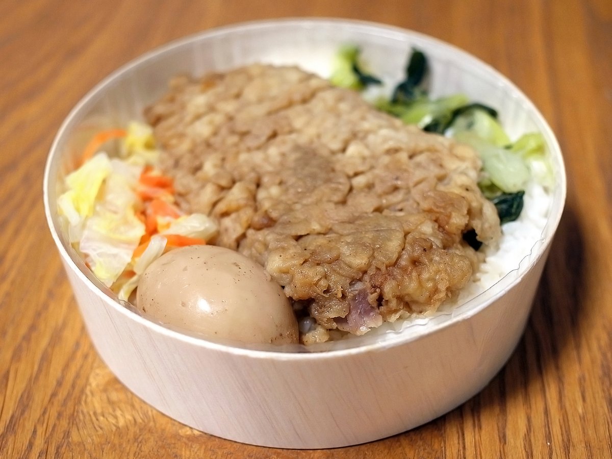 京王駅弁大会にてもう一弁。台湾鉄路の懐旧弁当セットを購入。台鉄ロゴ