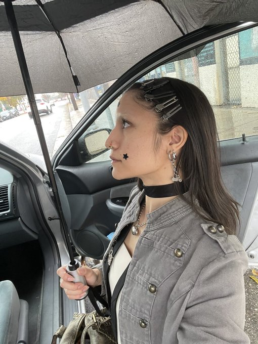 my umbrella &amp; i against the world (LA) https://t.co/ItDhvOOMNg