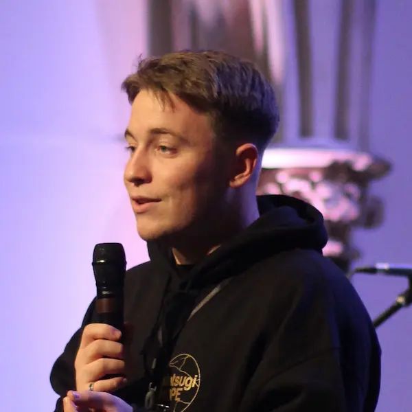 JoinedUpConf's tweet image. Another great workshop will be led by Joel Harris (Kintsugi Hope). He will be talking about Looking after our Young Peoples’ Wellbeing. How is young people’s wellbeing different to our own? How can we support young people who are struggling? Book now: joinedupconferencecom.wordpress.com.