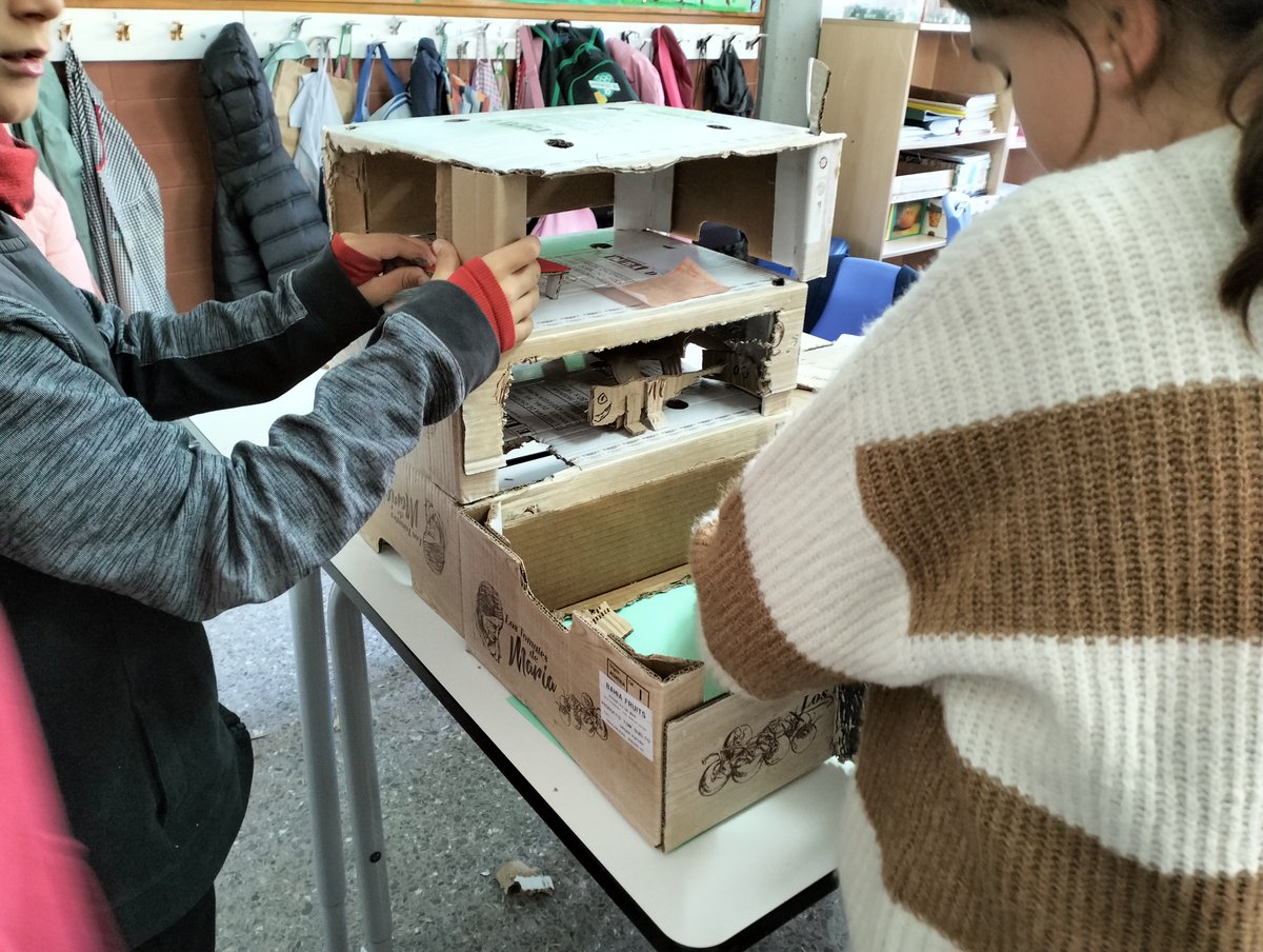 escolagem's tweet photo. Ja pots llegir el nou butlletí del programa europeu Erasmus Green Adventure, que incentiva actituds proambientals des d'edats primerenques. L'alumant de 5è de l'@escolagem participa en aquest projecte pilot en coordinació amb altres escoles europees. 
👉 https://t.co/cx5NNOt851 https://t.co/d05aUf40Xx