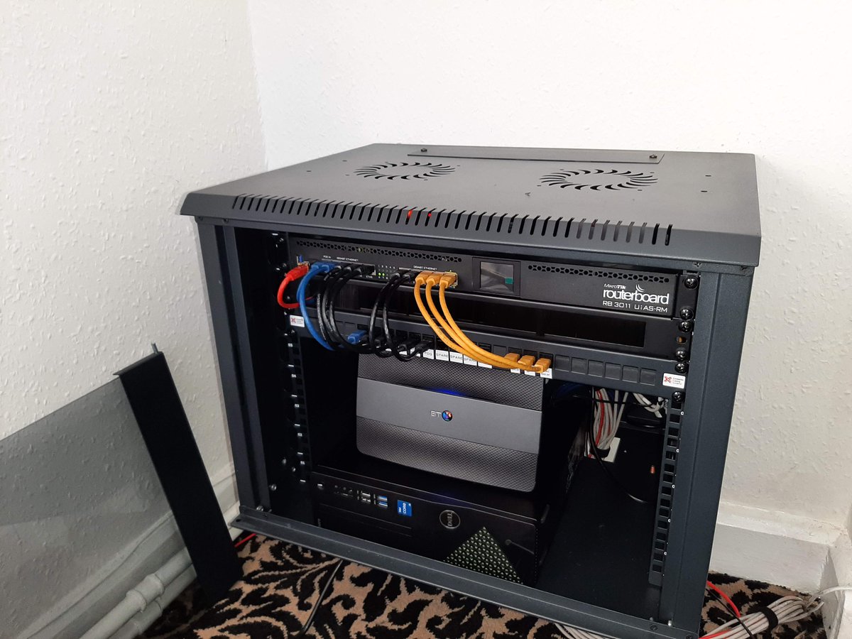 SirrahTech's tweet image. Before &amp;amp; After Network Makeover! 🌐 

A recent tidy-up job for a restaurant involved installing a new network rack and re-terminating cables. The result? Improved network stability and reduced downtime! 😃🍻 Check out these before and after pictures.  #NetworkUpgrade