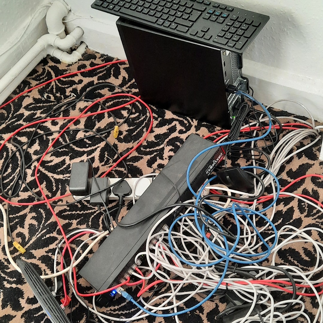 SirrahTech's tweet image. Before &amp;amp; After Network Makeover! 🌐 

A recent tidy-up job for a restaurant involved installing a new network rack and re-terminating cables. The result? Improved network stability and reduced downtime! 😃🍻 Check out these before and after pictures.  #NetworkUpgrade