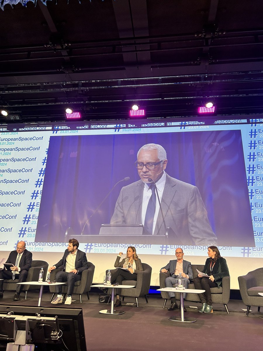 YEESS_Syndicate's tweet image. Round table time for our Vice President Dr. @Nicolas_Capet !
Don’t miss his speech on #EUSpaceLaw live from @BBE_Europe #EuropeanSpaceConf !
