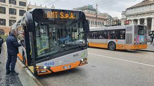 RadioBabboleo's tweet image. Durerà 24 ore lo #scioperonazionale del trasporto pubblico indetto dalle #siglesindacali di base per la giornata di domani.  Il servizio di trasporto urbano a #Genova sarà garantito in due fasce: dalle 6 alle 9 e dalle 17.30 alle 20.30.