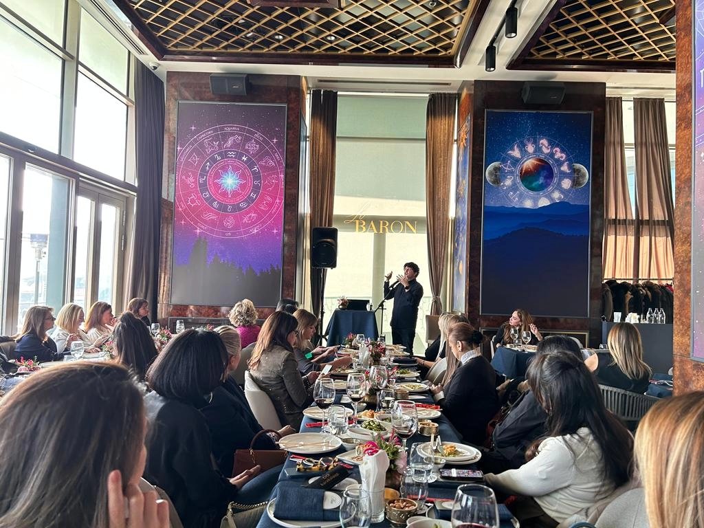 Must_Ent's tweet photo. Greenwich Saat ev sahipliğinde, Le Baron İstanbul'da gerçekleşen astroloji söyleşimizden✨️ 

@dincerguner
Teşekkürler🤗
@greenwichsaat
@lebaronistanbul
@deliciae.consulting 

#MustEntertainment #MustEnt 
#Konser #Organizasyon #Prodüksiyon #Etkinlik #DinçerGüner #GreenwichSaat https://t.co/xVeTXj3yfK