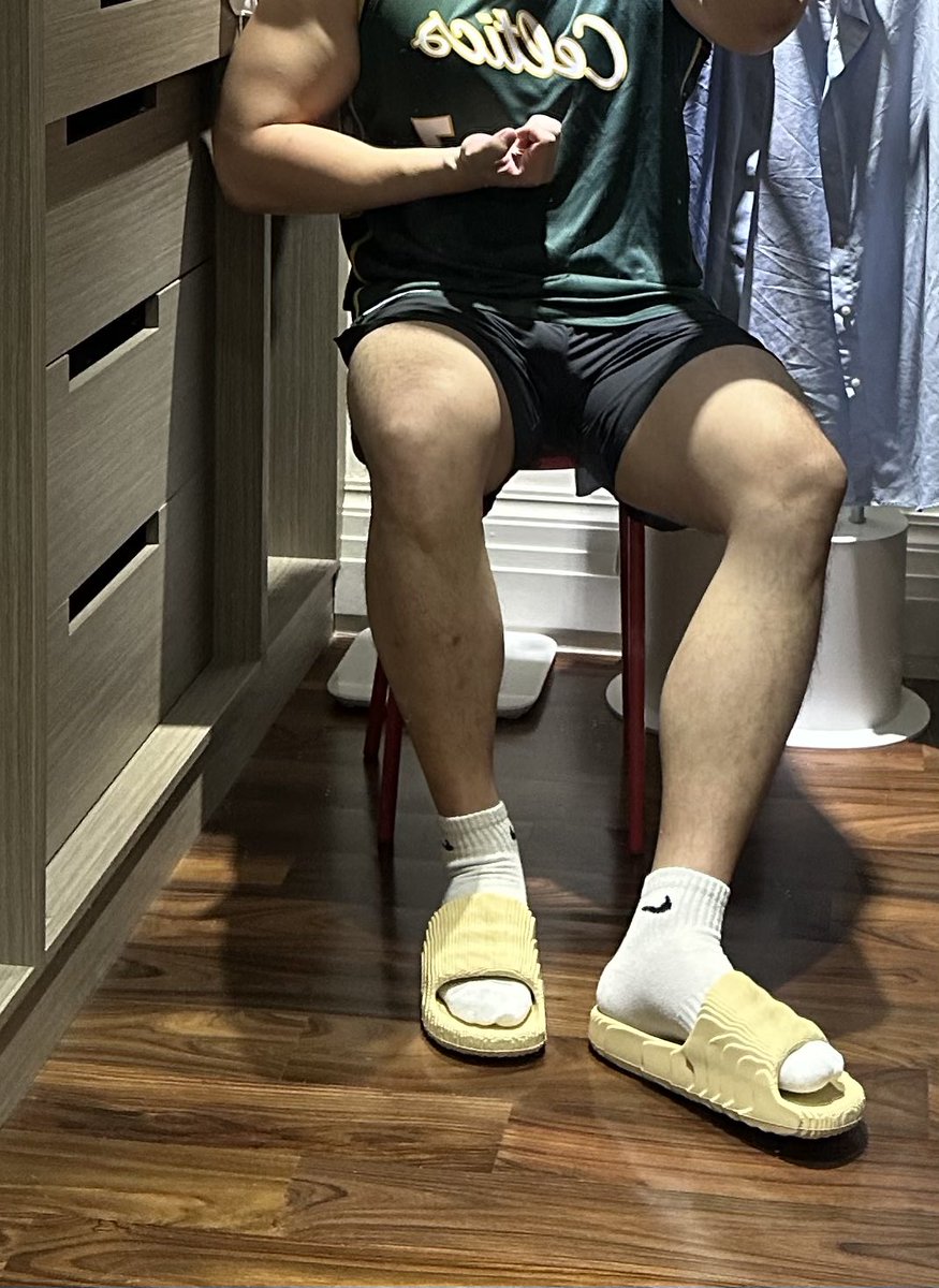 ocskid99's tweet photo. Feetpics https://t.co/Hw5uI27u9d
