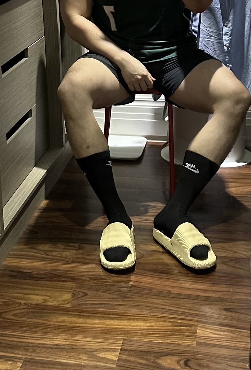 ocskid99's tweet photo. Feetpics https://t.co/Hw5uI27u9d