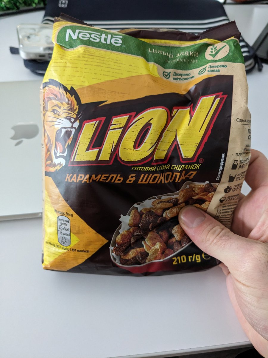 vanekbelous's tweet photo. буває таке, що я можу сидіти і раптово захотіти сухий лайн. тоді я підривають з місця і йду в магаз https://t.co/Bg5IAisyA8