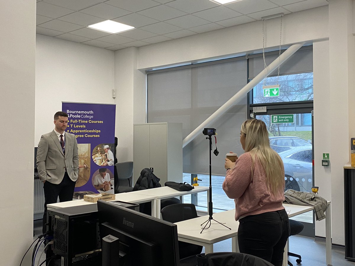 Helen Lewis tweet media