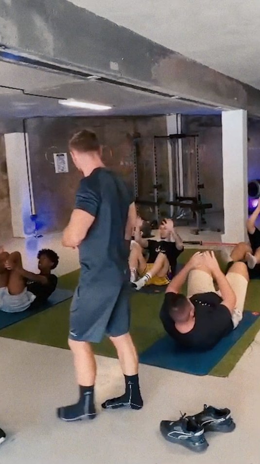 EGS_EsportEtude's tweet photo. Vous avez regardé le doc sur @xSqueeZie de @theodorebonnet sur @PrimeVideoFR ?  On apparait dedans lors des entraînements de @gentlemates 💪

Nos infrastructures avec @lepoleesport plaisent aux meilleurs⚡️ cc @BrokyBrawks #MerciInternet #esport  #gentlemates #M8WIN #weareegs https://t.co/N1HYR0YkJh