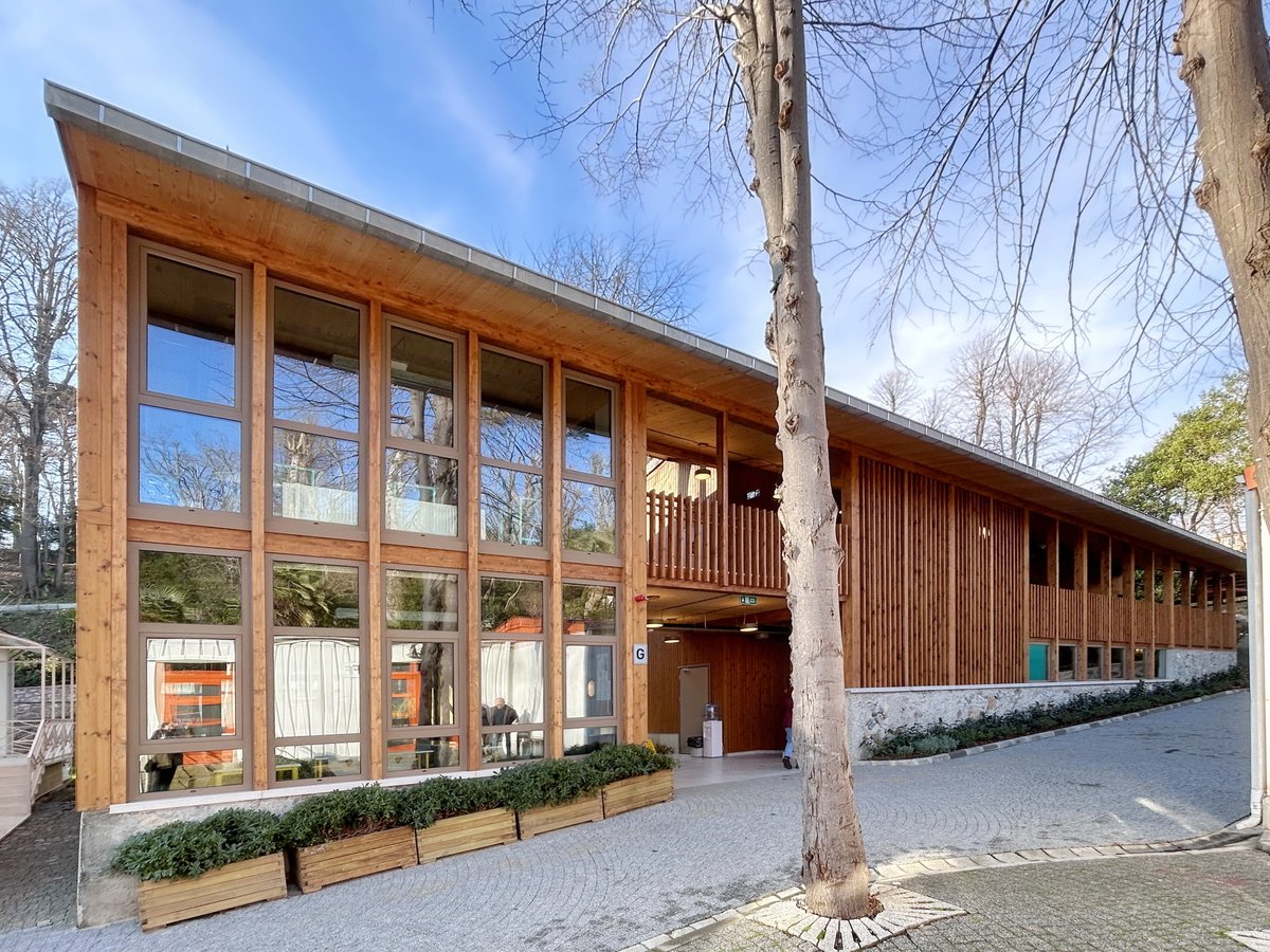 mehmetasmaz's tweet photo. We realized the construction of a 6-classroom timber structure designed by Erginoğlu Çalışlar Architecture for Pierre Loti French High School in Tarabya, Istanbul.
The building is Turkey's first school project constructed with CLT 
https://t.co/slBrA17GpA https://t.co/UoiAJBTafj