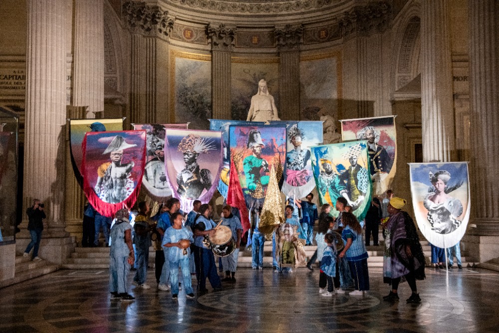 📅 Événement
Performance finale dans le cadre de We could be heroes de Raphaël Barontini au #Panthéon : ses drapeaux, bannières et autres oeuvres textiles prennent vie lors d'une procession exceptionnelle avec le Mas antillais Choukaj

📌3 février, 15h30

pierre-laporte.com/actuellement/c…
