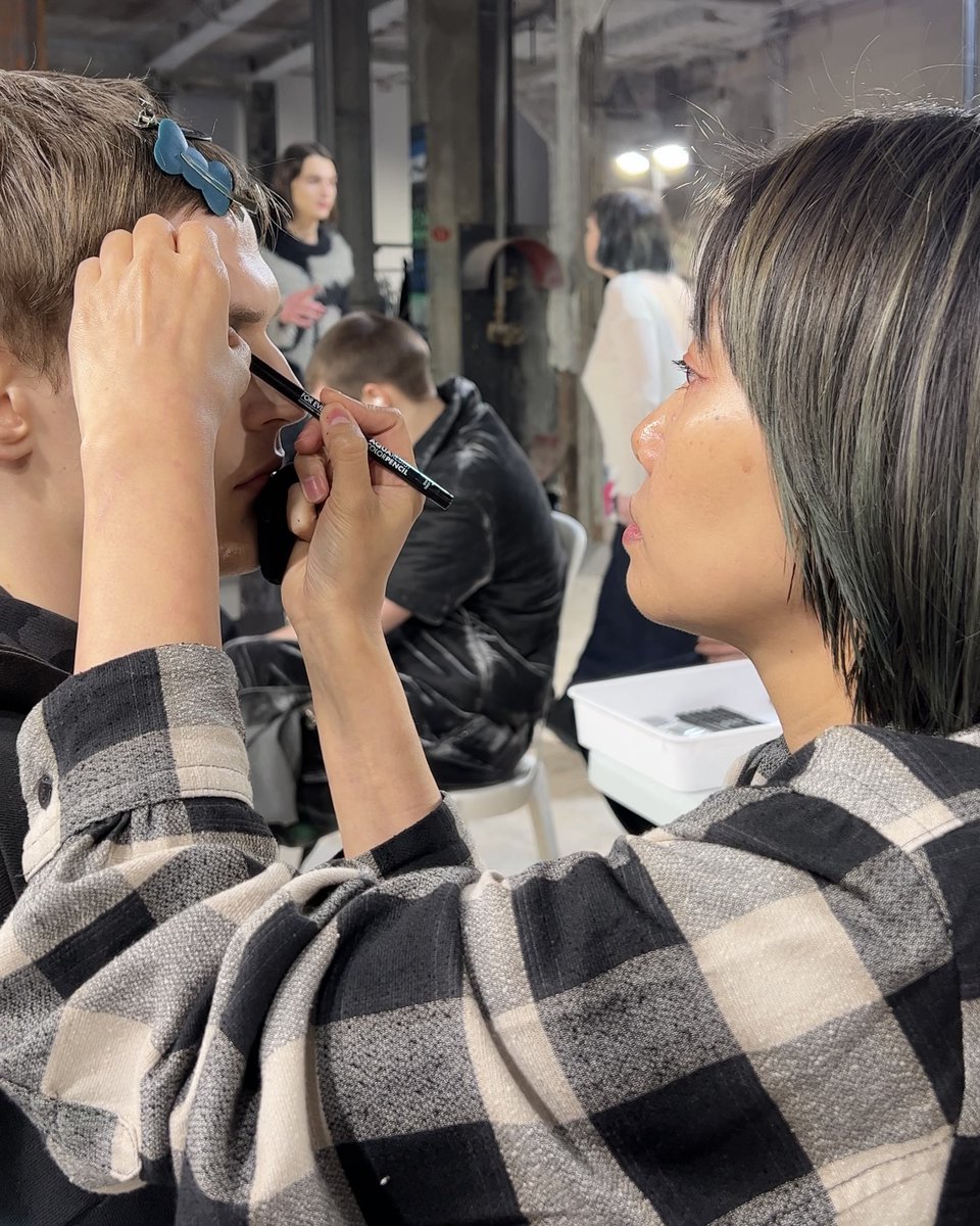 #HotFromTheRunway Backstage at MASU FW24 with lead MUA Kanako Yoshida using our range of #HDSKIN Products and the #AquaResist Color Pencils in Black for a dramatic focus on the eyes. #PFW #MAKEUPFOREVER