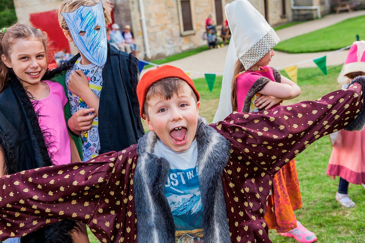 February half term is just around the corner and we have lots of fun planned! Included with normal admission, join our historical performers for silly stories and games 🎉😜 Book online and save 10% 👉 tinyurl.com/Belsay-feb-hal…