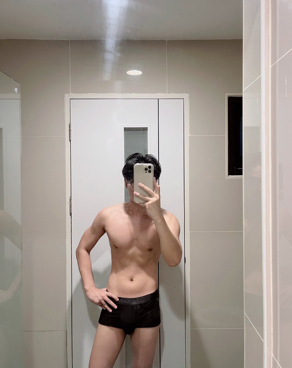 iithapra's tweet photo. ทำไมเพิ่มน้ำหนัก 5 มันยากจัง อาทิตที่ผ่านมากินเยอะมาก เยอะแบบ เยอะมากๆ เพิ่มมา 2 โล แต่พอเช้าก็กลับมาหนักเท่าเดิม หรือเราใช้วิธีผิด? คือรู้แต่ลด นน เพิ่ม นน ไม่รู้เลย🤣 https://t.co/pnlFyMlRdE