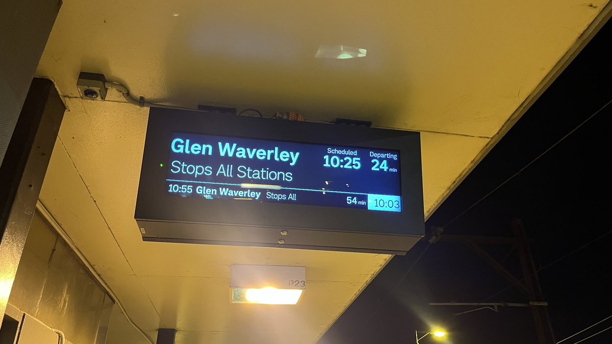 FiveTangent's tweet image. 25 minutes till the next fucking train get your fucking shit together Metro #moreservicesplease