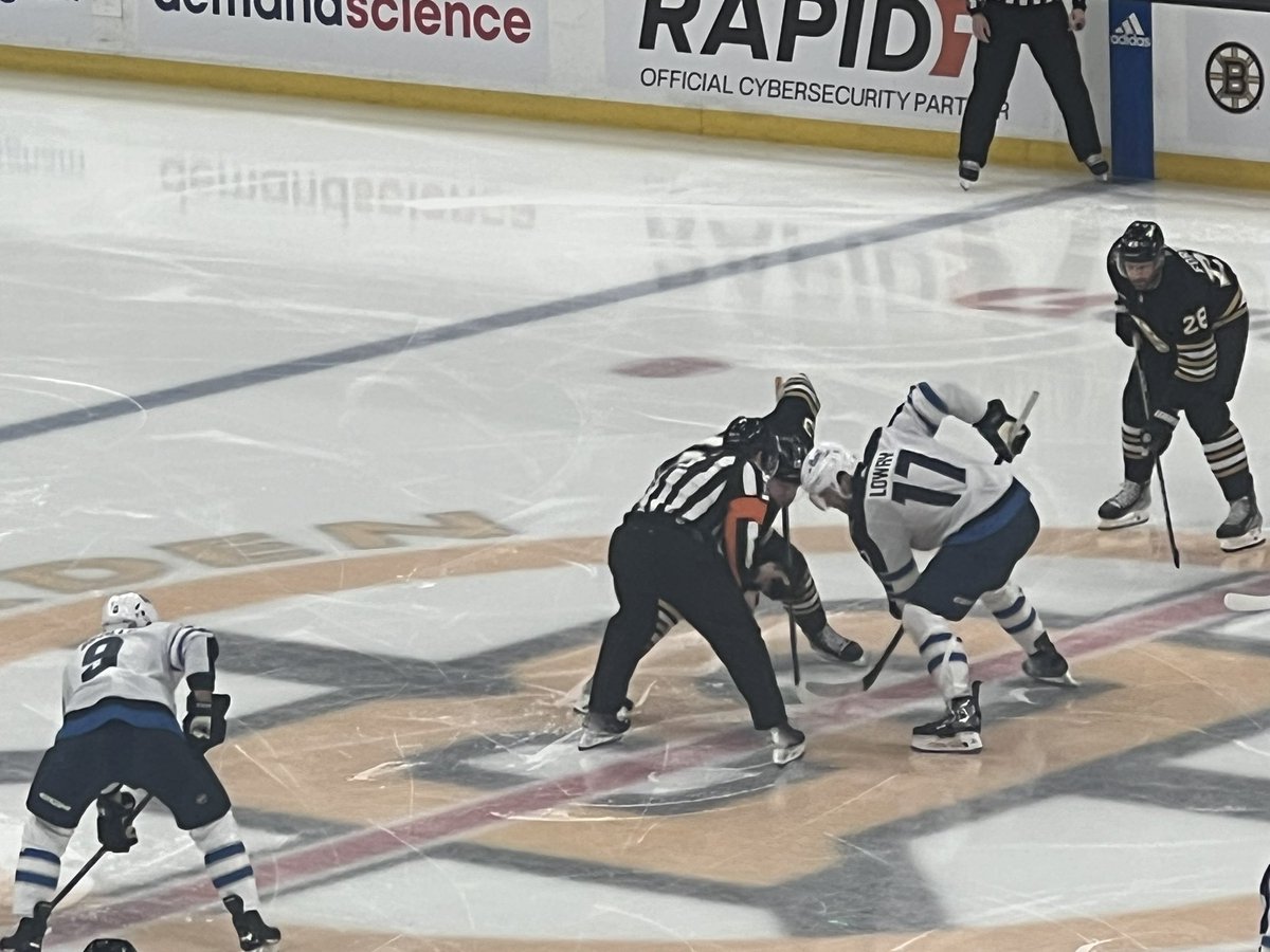 HankWH's tweet image. Awesome School-Night Date-Night with @lizzysapronstrings @tdgarden for the @nhlbruins @nhljets game! Nice win for the Black-and-Gold! #dropthepuck