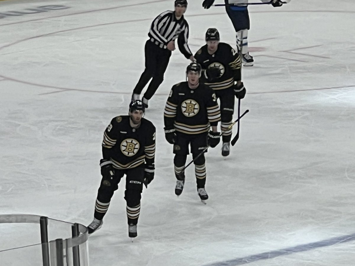 HankWH's tweet image. Awesome School-Night Date-Night with @lizzysapronstrings @tdgarden for the @nhlbruins @nhljets game! Nice win for the Black-and-Gold! #dropthepuck