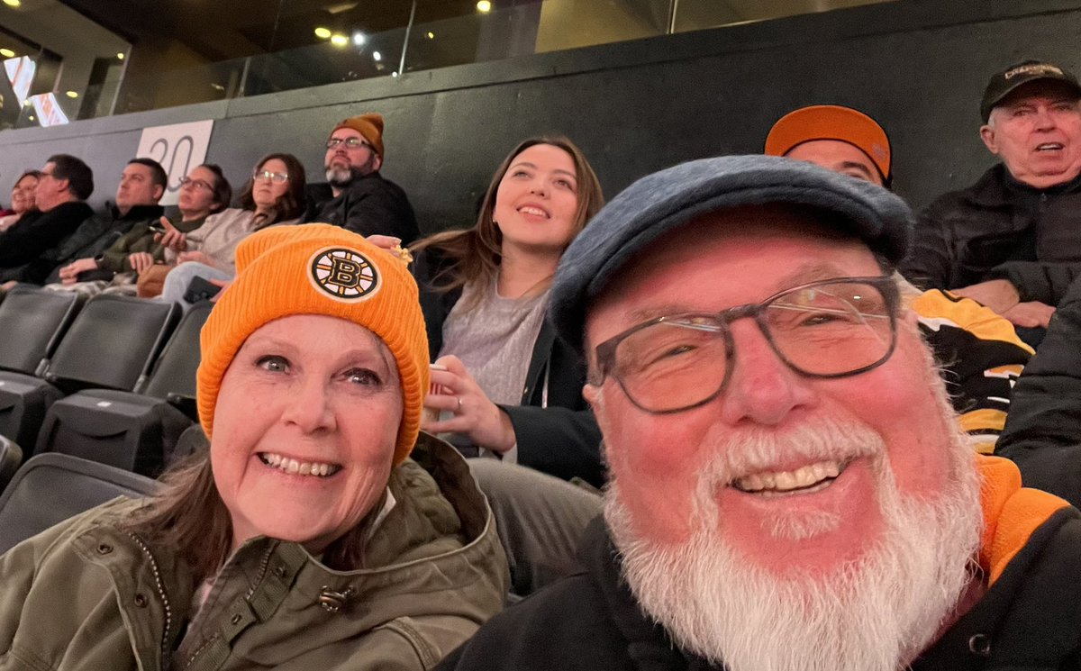 HankWH's tweet image. Awesome School-Night Date-Night with @lizzysapronstrings @tdgarden for the @nhlbruins @nhljets game! Nice win for the Black-and-Gold! #dropthepuck