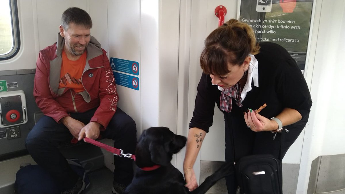 🐕 Can I take my dog on a train? Yes, you can (and there might just be a treat in store from the lovely guards): ✅ Maximum 2 per passenger ✅ Free of charge ✅ On a lead or in a basket Full Ts and Cs here ➡️ bit.ly/47JA9SH #WalkYourDogMonth @transport_walk